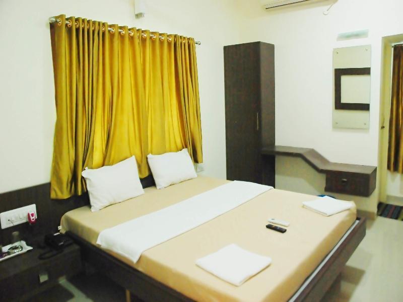 Hotel Pon Amutha Karūr Exterior foto