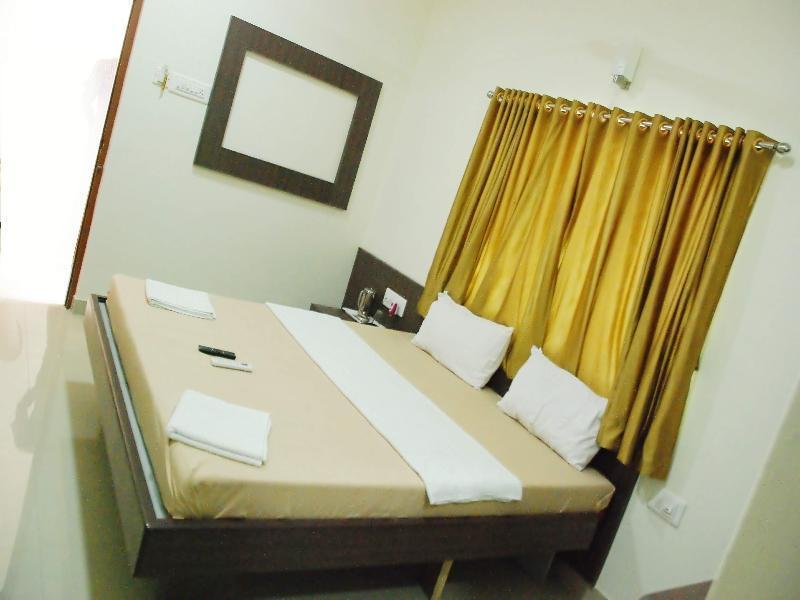 Hotel Pon Amutha Karūr Exterior foto