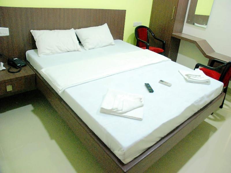 Hotel Pon Amutha Karūr Exterior foto